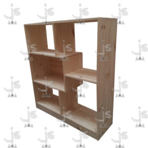 Biblioteca cubo bajo de cinco estantes hecho de madera de pino. Fabricado por JS. Fábrica de muebles.