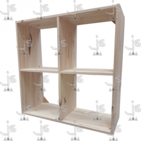 Cubo 2x2 hecho de madera de pino. Fabricado por JS. Fábrica de muebles.