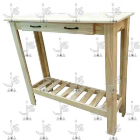 Desayunador de campo de cuatro patas con un estante bajo y dos cajones con correderas hecho de madera de pino. Fabricado por JS. Fábrica de muebles.