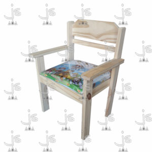 Silla niño asiento tapizado con apoya brazos hecho de madera de pino. Fabricado por JS. Fábrica de muebles.