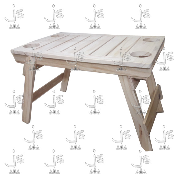 Mesa plegable cervecera con cuatro apoya vasos y cuatro patas plegables hecho de madera de pino. Fabricado por JS. Fábrica de muebles..