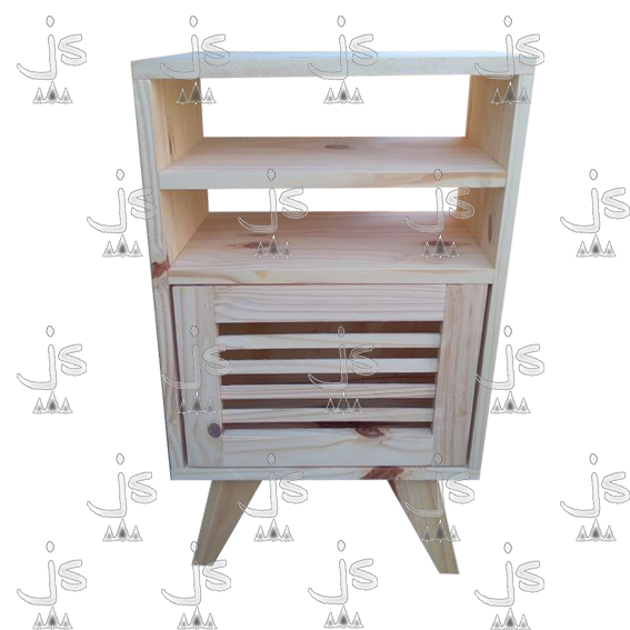 Mesa de luz retro puerta celosia sommier de cuatro patas con dos estantes hecho de madera de pino. Fabricado por JS. Fábrica de muebles.